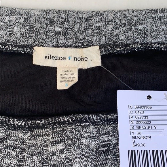 Urban Outfitters .. NWT.. SZ S.. ruffled skirt. - Picture 7 of 9